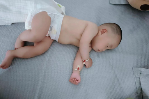 保定孕妇肚子一跳一跳